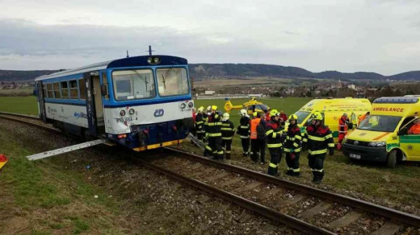 U Ronova nad Doubravou se srazily vlaky. Šest lidí zraněných, dva vážněji