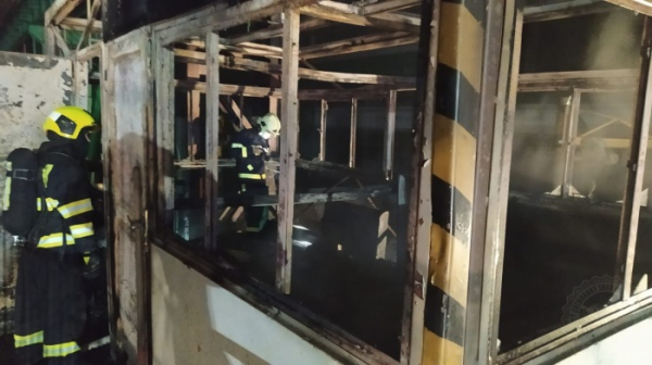Čtyři jednotky hasičů likvidovaly požár v chrudimské hale