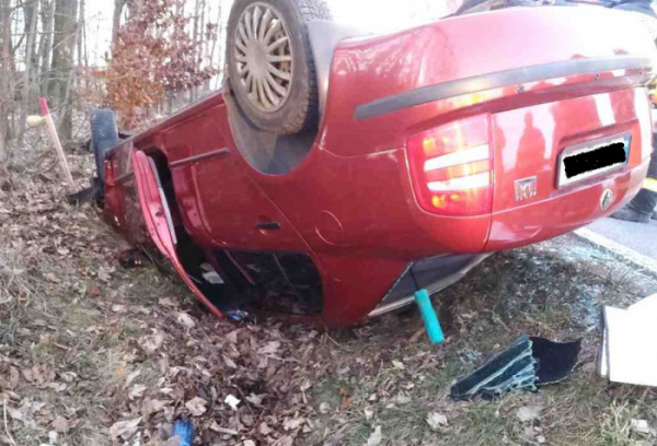 V obci Otradov na Chrudimsku skončil řidič s osobním automobilem v příkopu