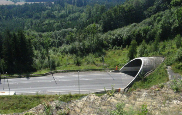 Tunel Hřebeč se po kompletní rekonstrukci otevře koncem října