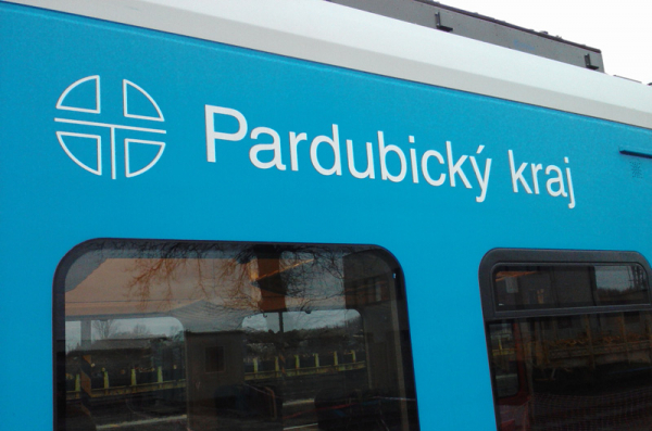 Nový železniční jízdní řád 2023 v Pardubickém kraji zanechává četnost spojů na stejné úrovni